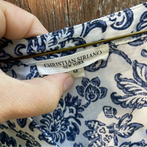 CHRISTIAN SIRIANO Women’s white Blue light weight flowered Blouse Size Medium - Picture 2 of 11